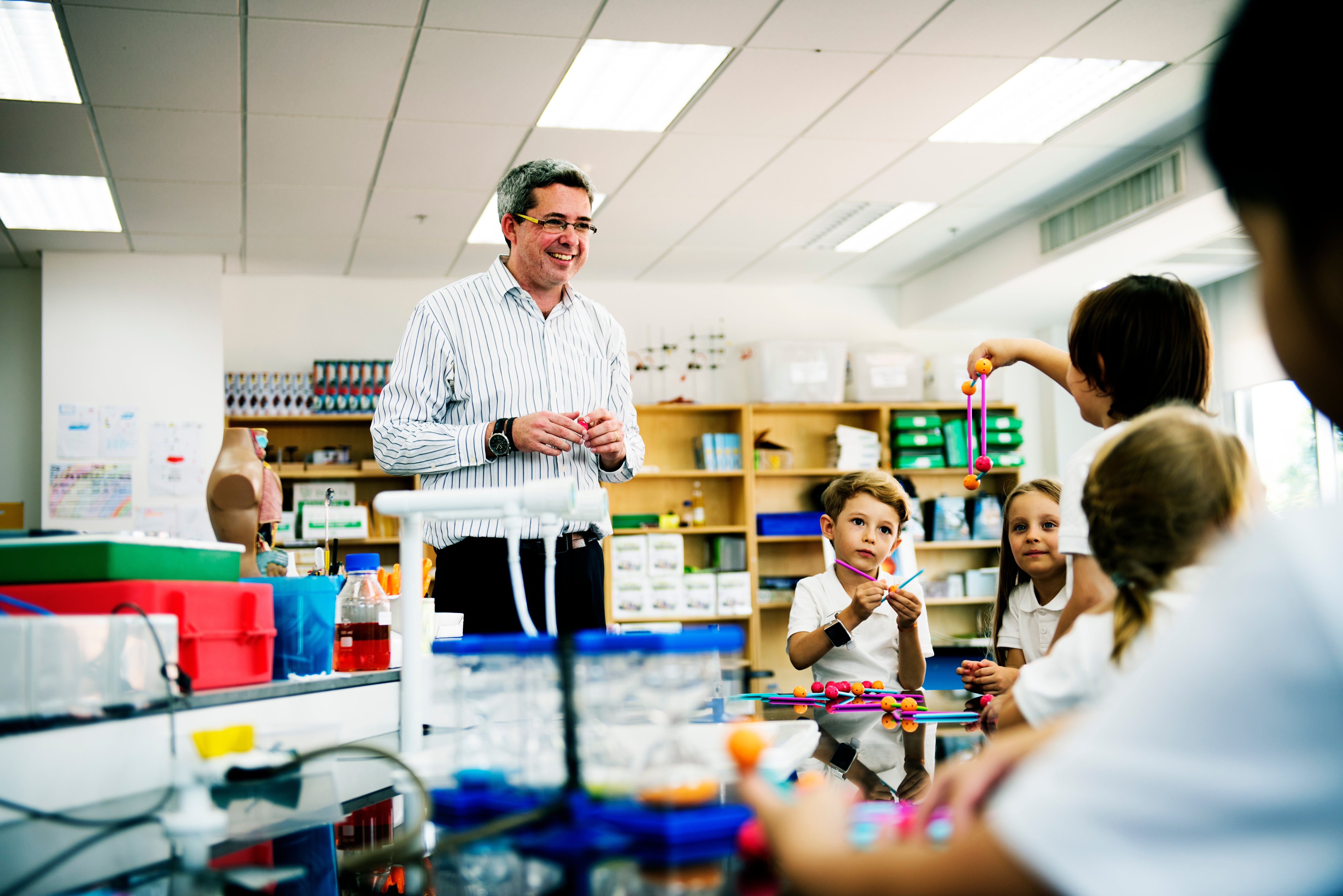 teacher in classroom teaching kindergarten